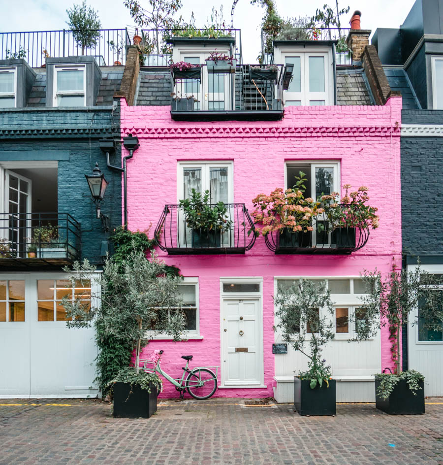 London Notting Hill Pink House outfit