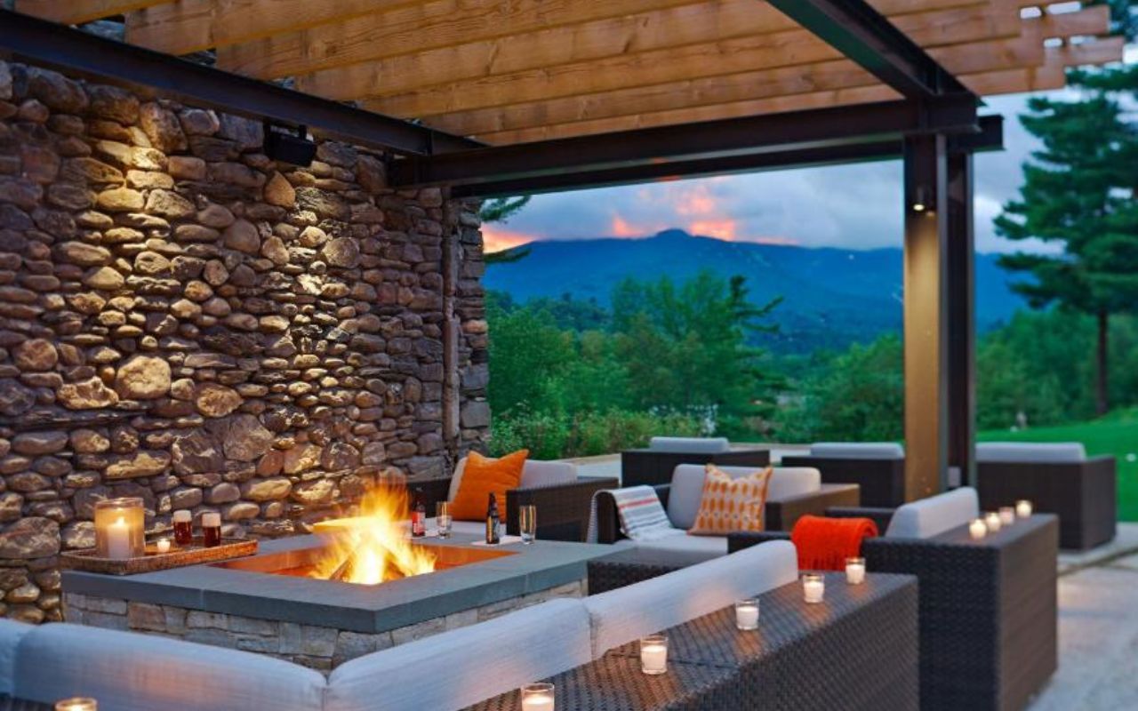 Discover the top hotels near Smugglers Notch in Vermont. Book your stay today and experience the beauty of this scenic destination.